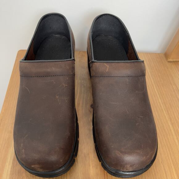 NWOB - SANITA DALTON Antiqued Brown OIL RUBBED LEATHER WORK Clogs Shoes EU 44 - Picture 2 of 10